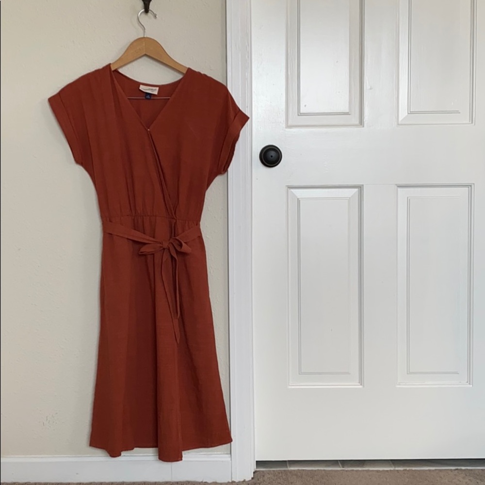 Short Sleeve V-neck Midi Dress